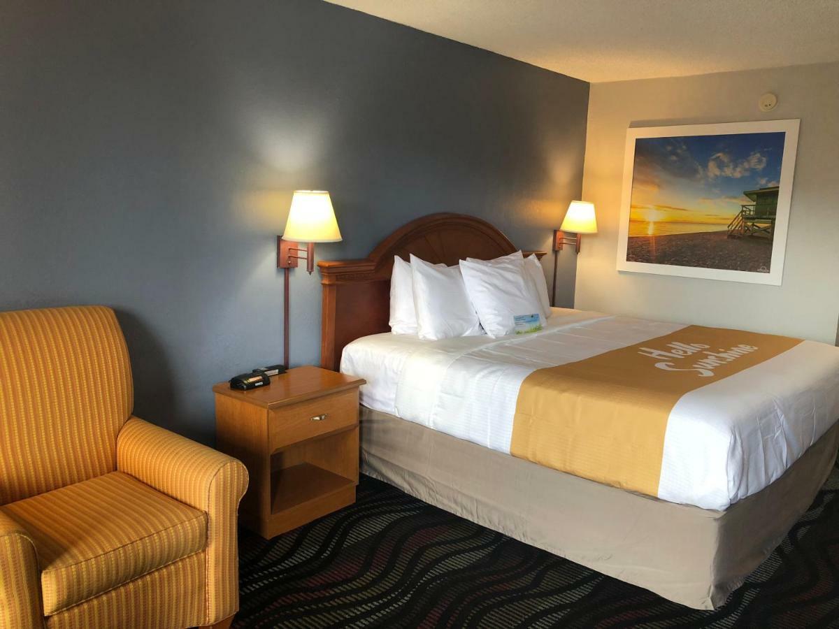 Hotel Days By Wyndham Myers